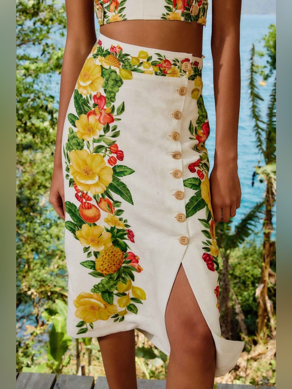 Farm Rio: PICNIC FLOWERS OFF - WHITE BUTTONNED MIDI SKIRT